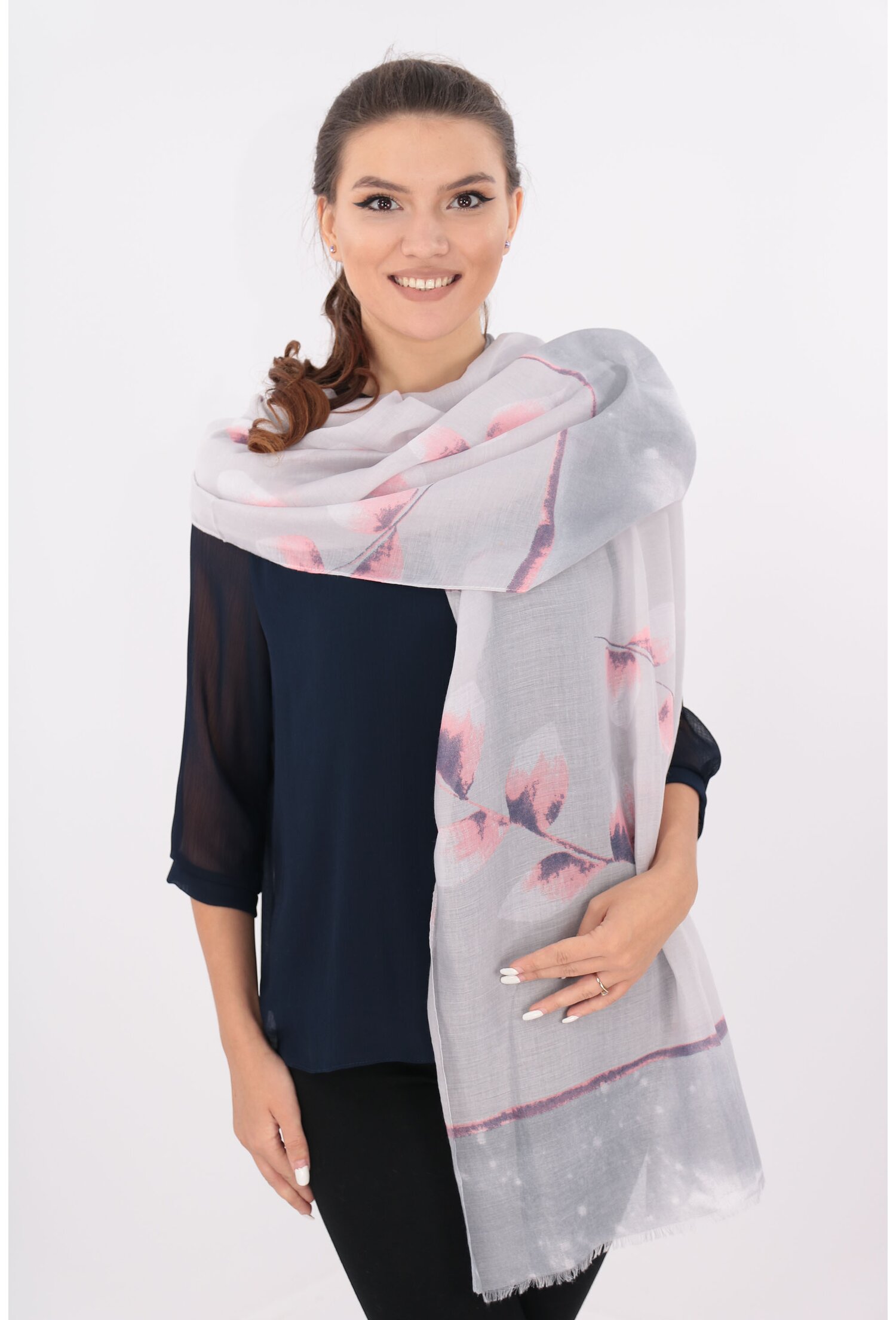 Sal fin gri perlat cu print floral roz